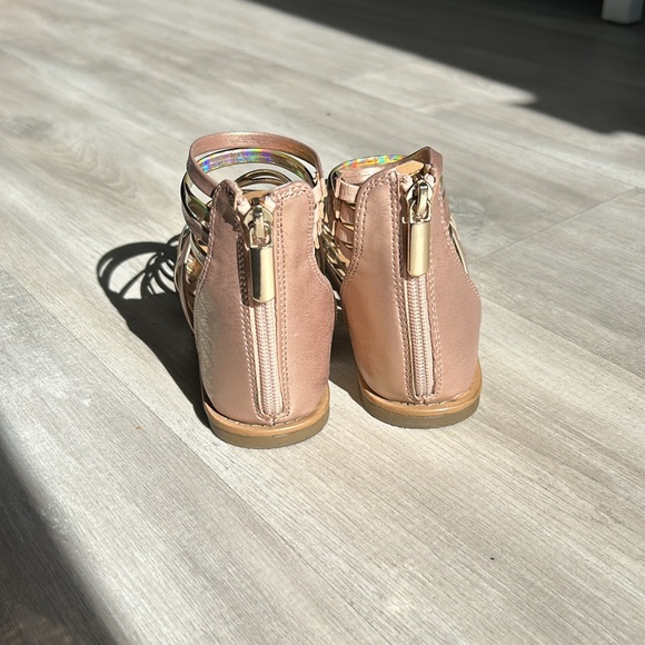Cute Cat & Jack strappy sandals - Picture 6 of 6